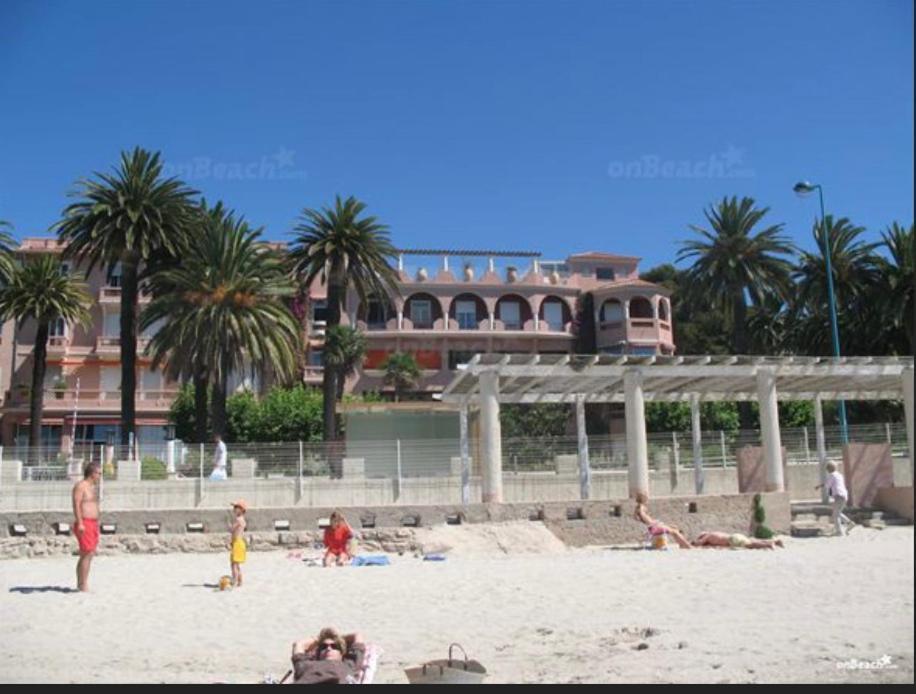 L Annexe 50M De La Plage Бандол Екстериор снимка
